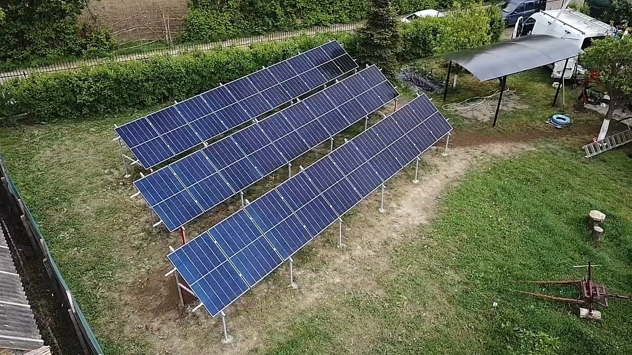Sistem fotovoltaic rezidențial ECONERGY montat la sol